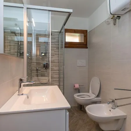 Apartment Dimora Al Vajolet *